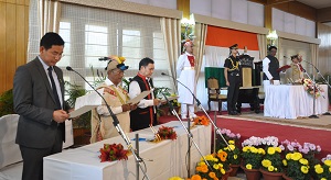 The Governor of Arunachal Pradesh Shri V. Shanmuganathan administering the oath of office and secrecy to the new cabinet ministers in the  Darbar Hall, Raj Bhawan, Itanagar on 14th January�2017